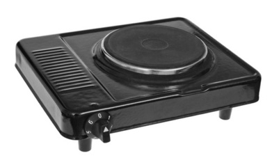 老滿是灰塵的虹吸在黑色背景上。蜘蛛網纏繞的方式